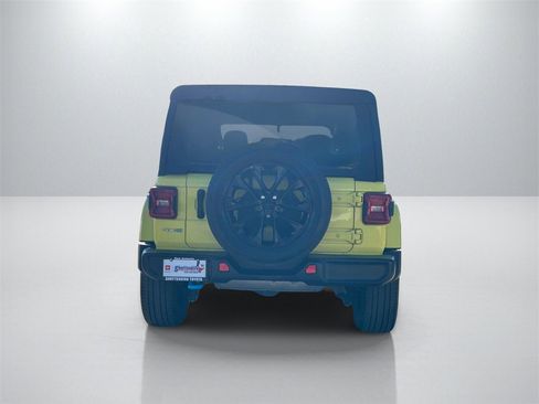 Used 2022 Jeep Wrangler Unlimited Sahara image 6