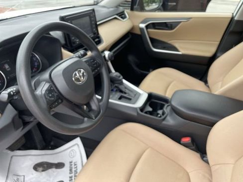 Used 2020 Toyota RAV4 LE FWD image 14
