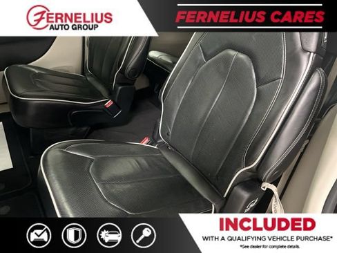 Used 2023 Chrysler Pacifica Limited FWD image 27