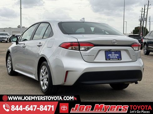 Used 2025 Toyota Corolla LE image 7