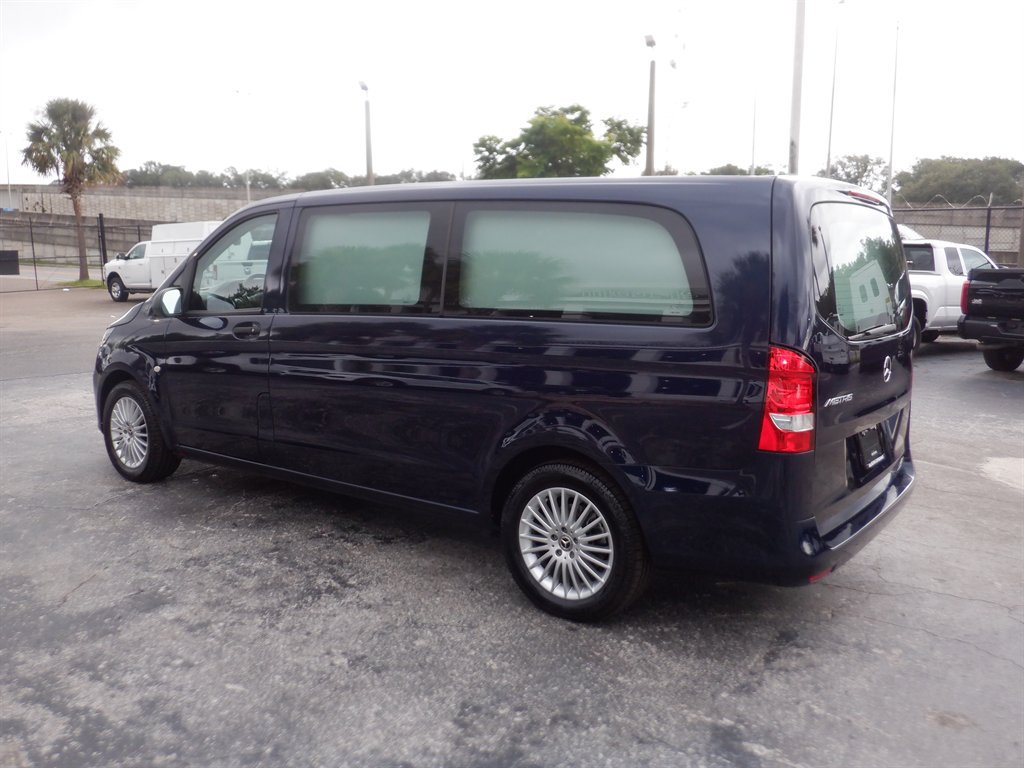 Used 2022 Mercedes-Benz Metris image 3