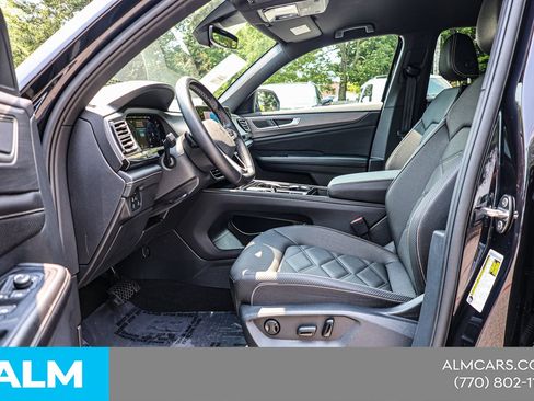 Used 2025 Volkswagen Atlas Cross Sport SE FWD image 17