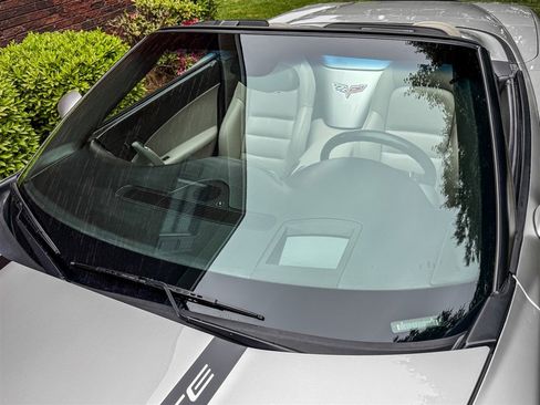 Used 2006 Chevrolet Corvette Convertible w/ Preferred Equipment Group RWD image 17