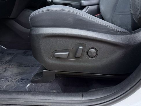 Used 2019 Kia Sorento LX image 17