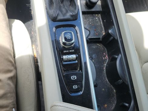 Used 2018 Volvo XC60 T5 Momentum w/ Convenience Package AWD/4WD image 27
