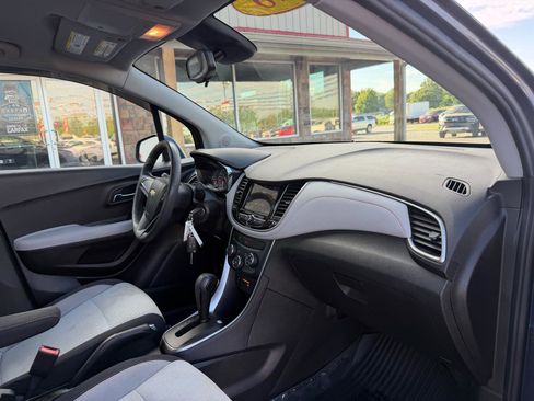 Used 2018 Chevrolet Trax LS AWD/4WD image 21
