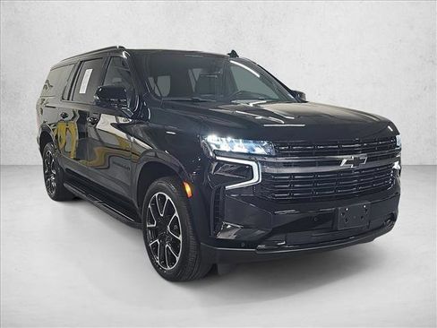 Used 2022 Chevrolet Suburban RST w/ Luxury Package image 3