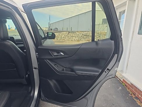 Used 2025 Chevrolet Equinox LT w/ Convenience Package II image 23