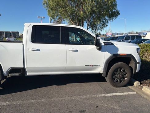 Used 2025 GMC Sierra 2500 AT4 image 7