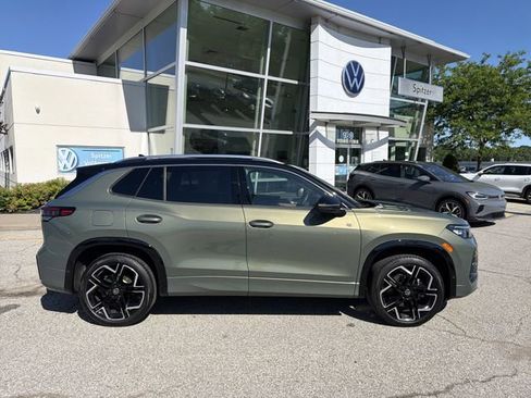 Used 2025 Volkswagen Tiguan SEL R-Line AWD/4WD image 10