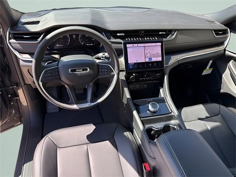 New 2025 Jeep Grand Cherokee Limited w/ Black Appearance Package image 17