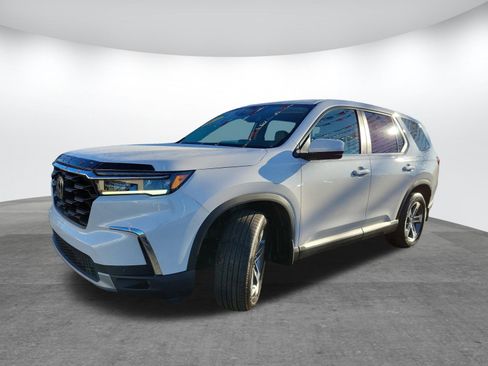 Used 2025 Honda Pilot EX-L image 3