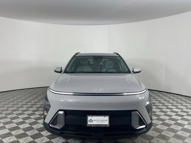 Used 2025 Hyundai Kona SEL FWD image 4