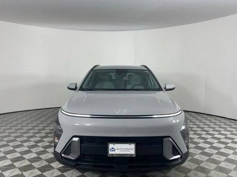 Used 2025 Hyundai Kona SEL FWD image 4