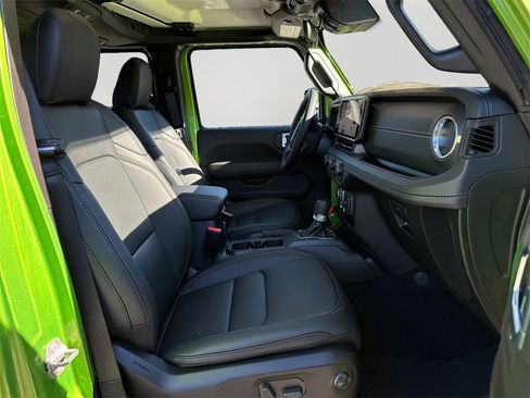 New 2025 Jeep Gladiator High Tide image 12