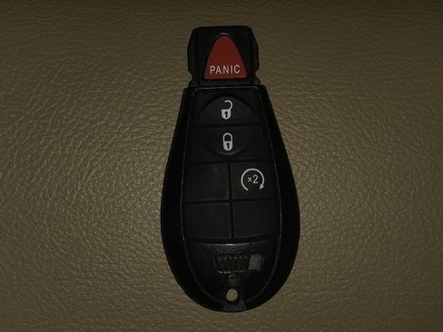 Used 2014 RAM 1500 Laramie image 32