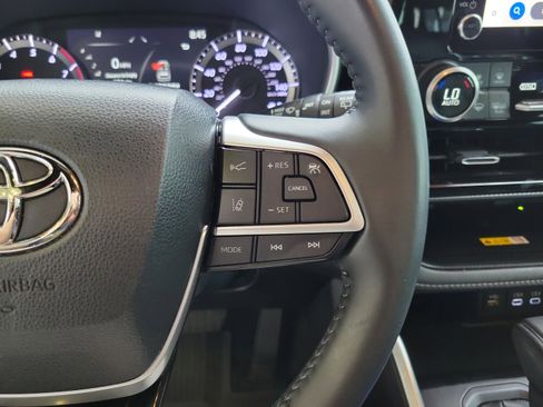 Certified 2023 Toyota Highlander XSE image 18