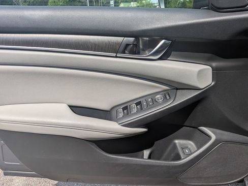 Used 2020 Honda Accord EX image 9