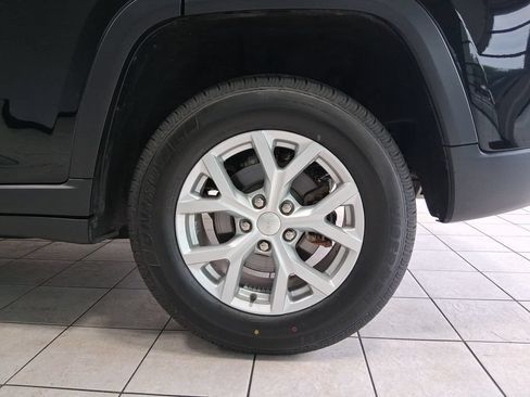 Used 2023 Jeep Grand Cherokee Limited AWD/4WD image 45