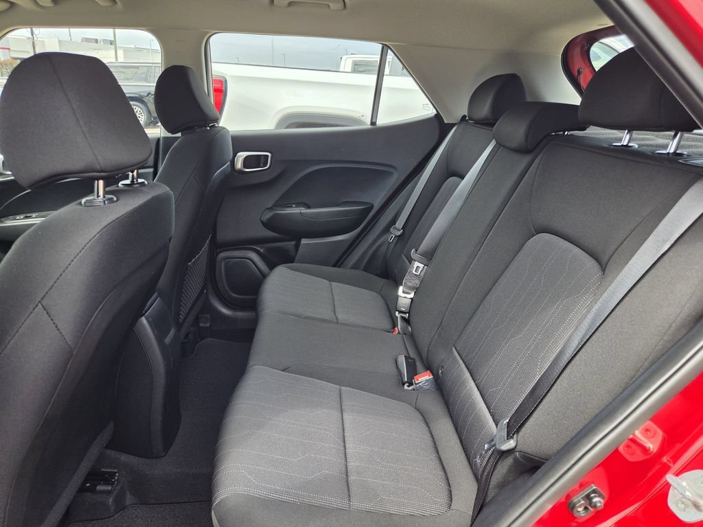 Used 2025 Hyundai Venue SE FWD image 26
