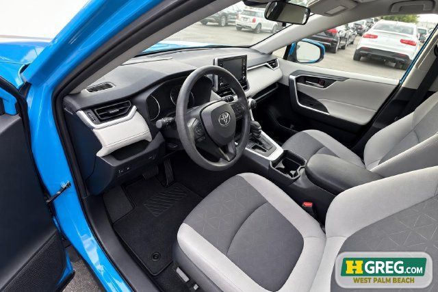 Used 2019 Toyota RAV4 XLE w/ Convenience Package FWD image 10