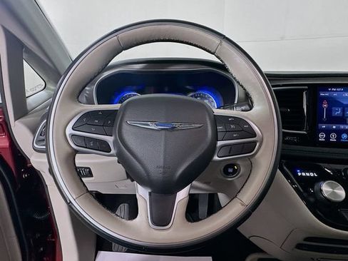 Used 2018 Chrysler Pacifica Limited w/ Tire & Wheel Group image 12