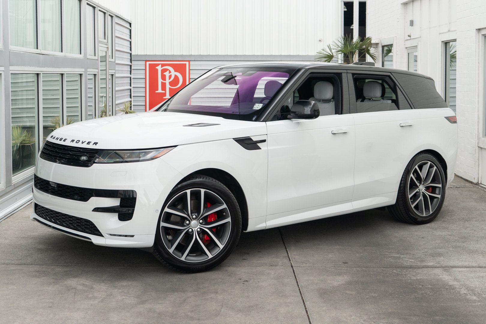 Used 2023 Land Rover Range Rover Sport SE Dynamic AWD/4WD image 2