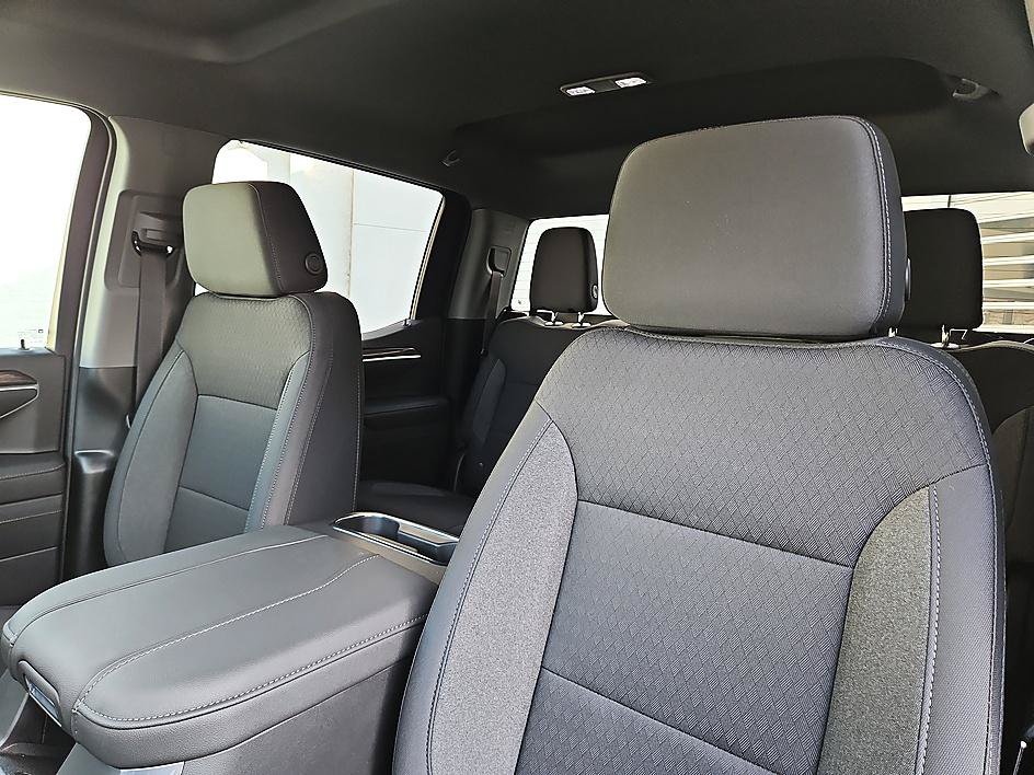 New 2026 Chevrolet Silverado 1500 RST w/ Redline Edition AWD/4WD image 15