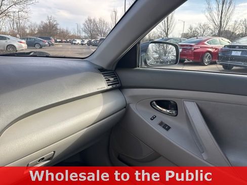Used 2011 Toyota Camry LE image 27