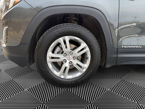 Used 2018 GMC Terrain SLE w/ Driver Convenience Package image 9