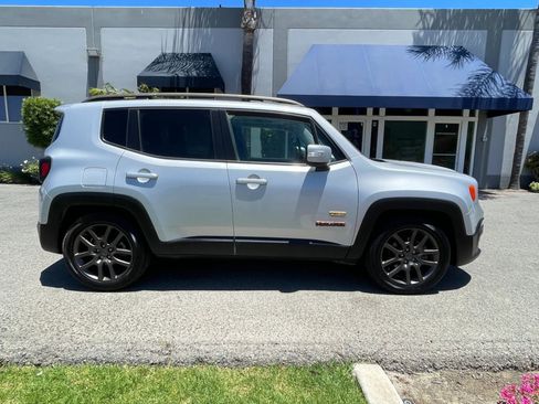 Used 2016 Jeep Renegade 75th Anniversary FWD image 4