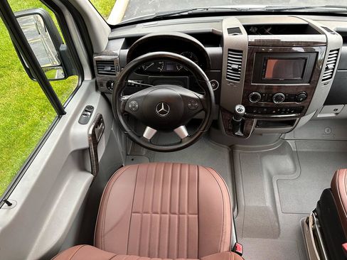 Used 2016 Mercedes-Benz Sprinter 2500 image 43