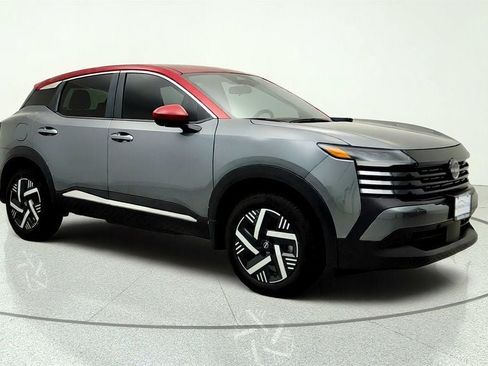 Used 2025 Nissan Kicks SV FWD image 3