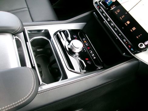 New 2026 Jeep Grand Wagoneer L Limited AWD/4WD image 13