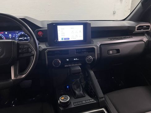 Used 2024 Toyota Tacoma TRD Off-Road AWD/4WD image 18