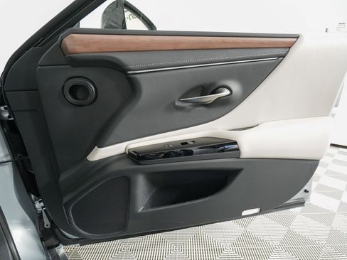 New 2025 Lexus ES 350 w/ Premium Package image 19