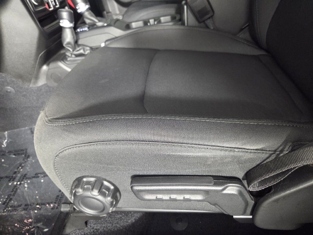 Used 2022 Jeep Wrangler Unlimited Sport AWD/4WD image 32