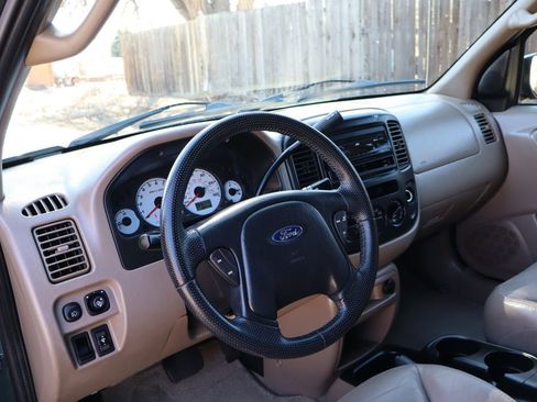 Used 2001 Ford Escape XLT image 15