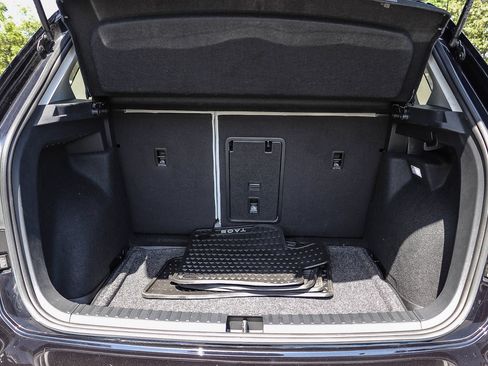Certified 2025 Volkswagen Taos SE FWD image 26