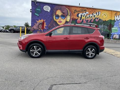 Used 2016 Toyota RAV4 XLE AWD/4WD image 2