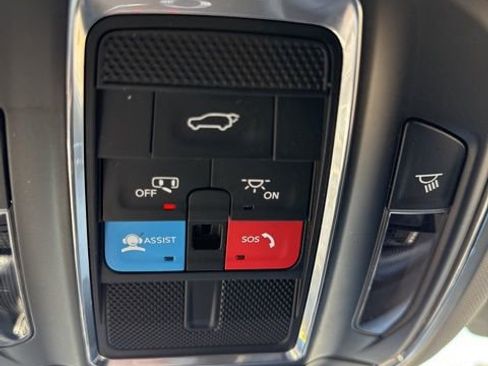 Certified 2023 Jeep Grand Cherokee Limited w/ Luxury Tech Group II AWD/4WD image 29