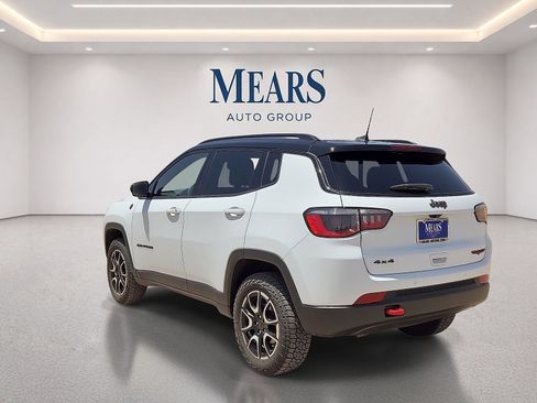 Used 2025 Jeep Compass Trailhawk AWD/4WD image 3