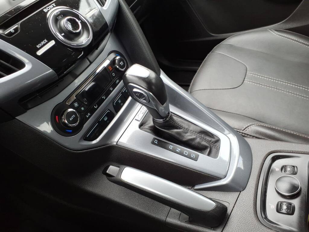 Used 2013 Ford Focus Titanium w/ Titanium Handling Pkg FWD image 18