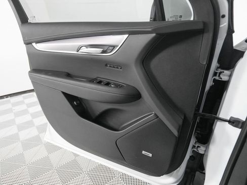 Used 2025 Cadillac XT6 Luxury FWD image 12
