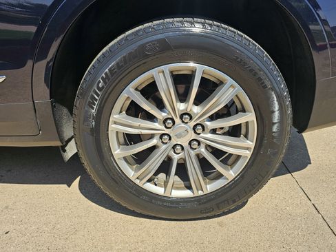 Used 2017 Cadillac XT5 Luxury w/ Driver Awareness Package image 14