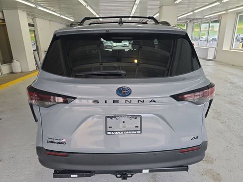 Used 2025 Toyota Sienna XLE Woodland Edition AWD/4WD image 4