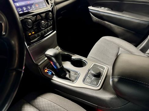 Used 2020 Jeep Grand Cherokee Laredo image 22