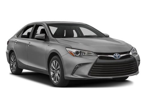 Used 2017 Toyota Camry XLE w/ Moonroof Package image 9