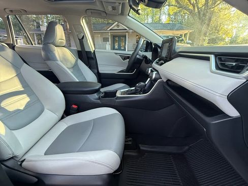 Used 2022 Toyota RAV4 XLE Premium image 13