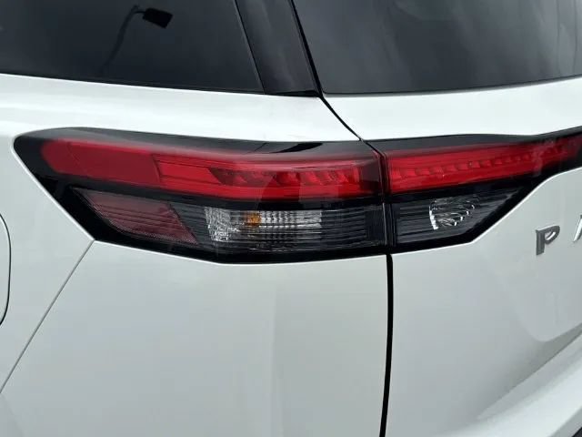 Certified 2025 Nissan Pathfinder SV AWD/4WD image 11